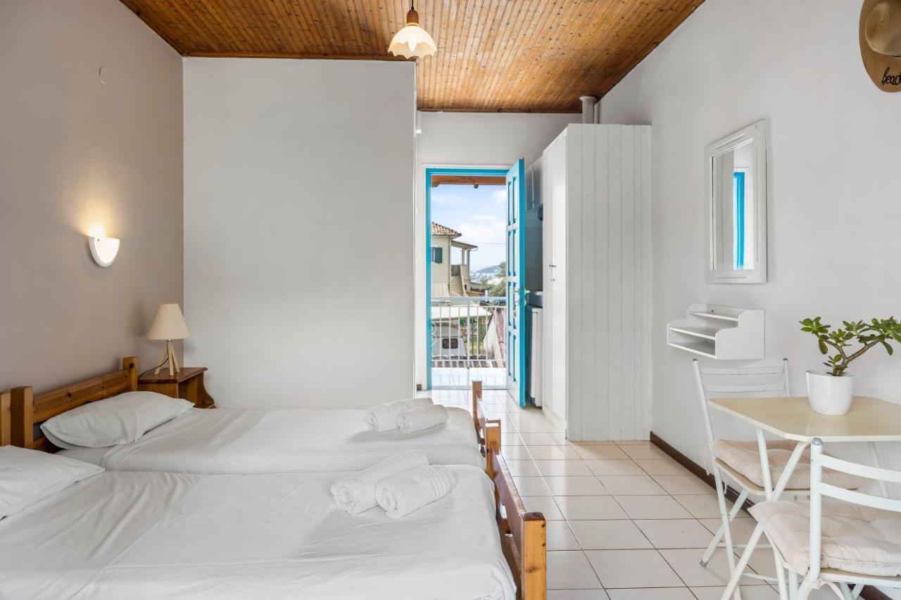 Oceanis Rooms Mikros Gialos Exterior foto