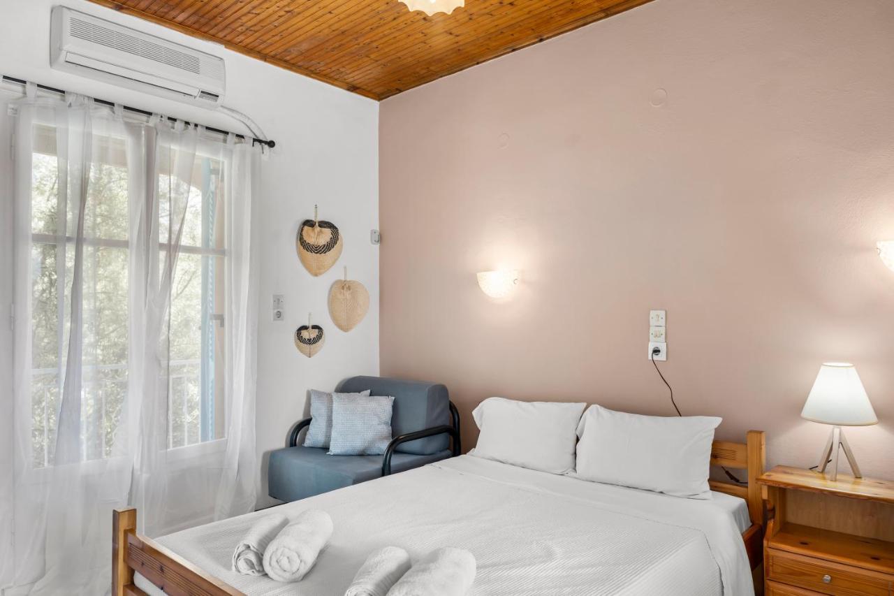 Oceanis Rooms Mikros Gialos Exterior foto