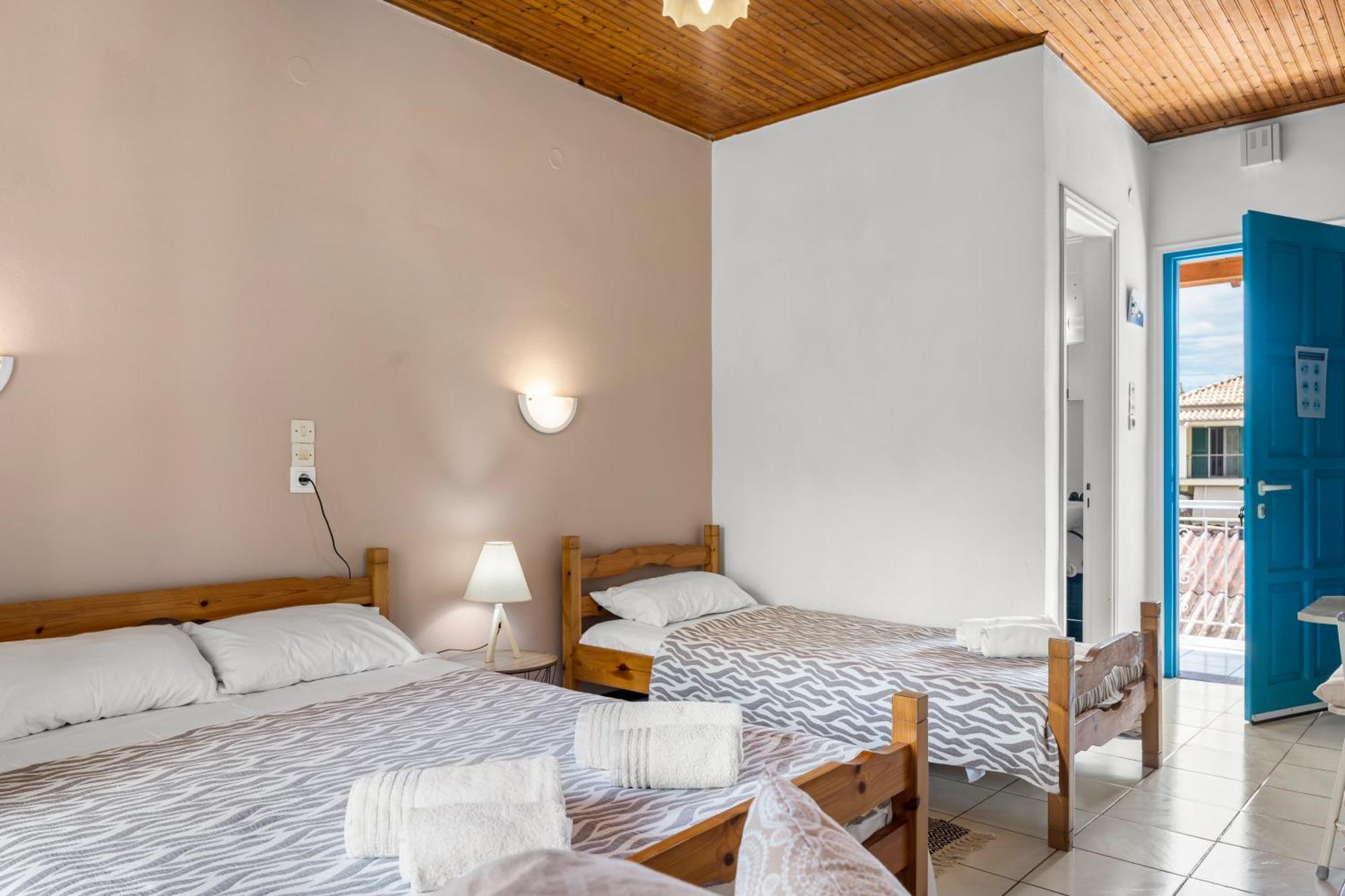Oceanis Rooms Mikros Gialos Exterior foto